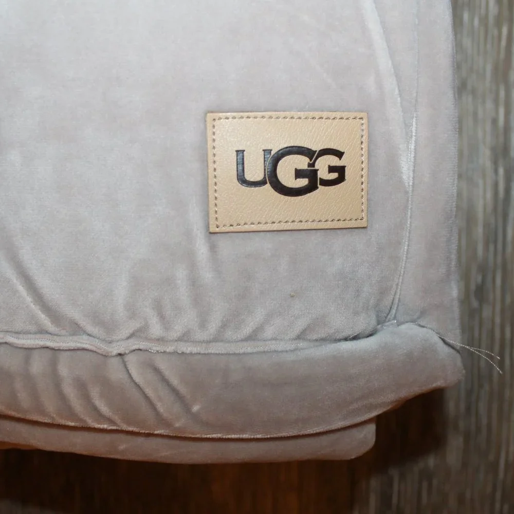 NWT UGG SHERPA 50 X 70 THROW OYSTER TAN‎